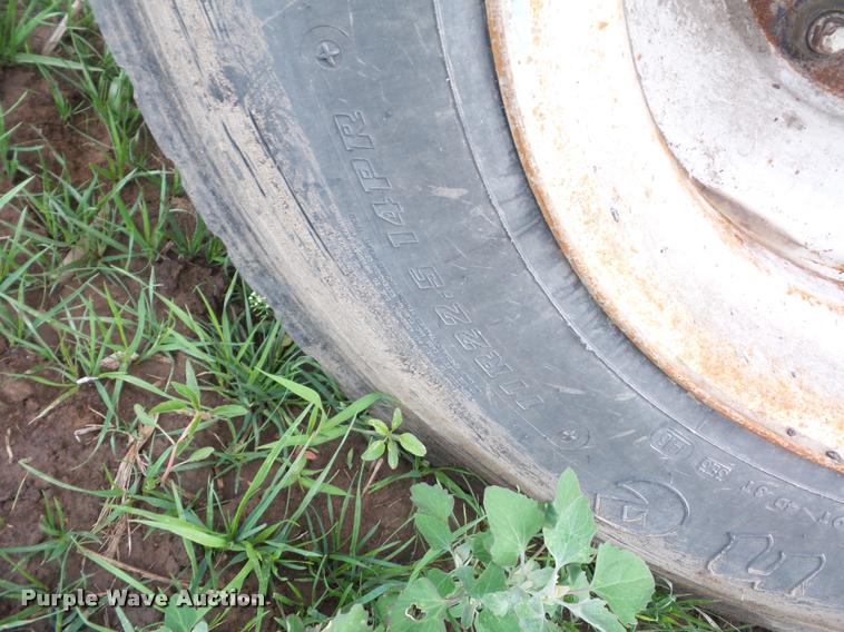 image for item BS9454 1980 International F1954 silage truck