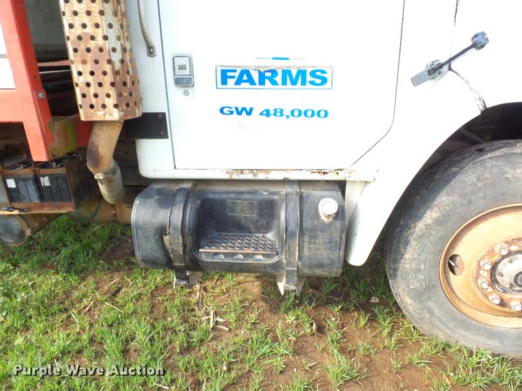 image for item BS9454 1980 International F1954 silage truck