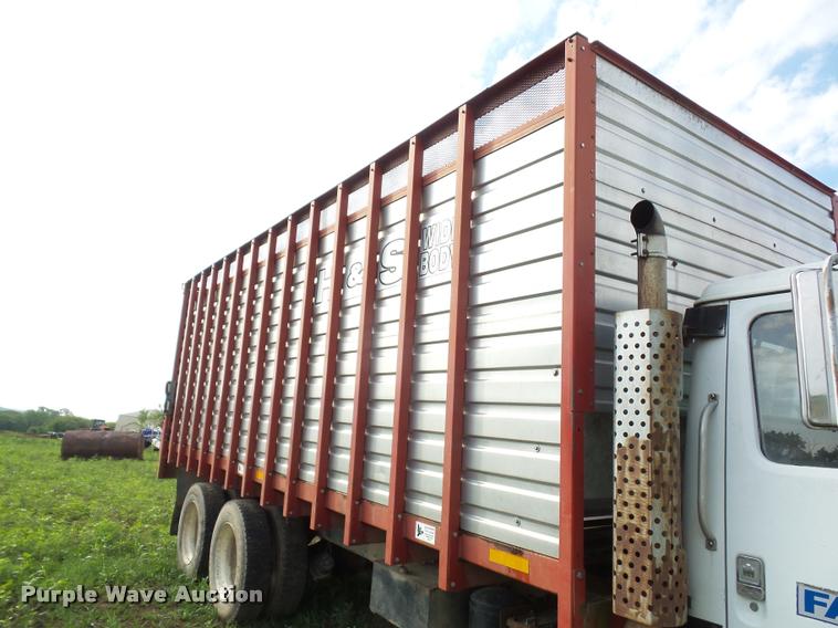 image for item BS9454 1980 International F1954 silage truck