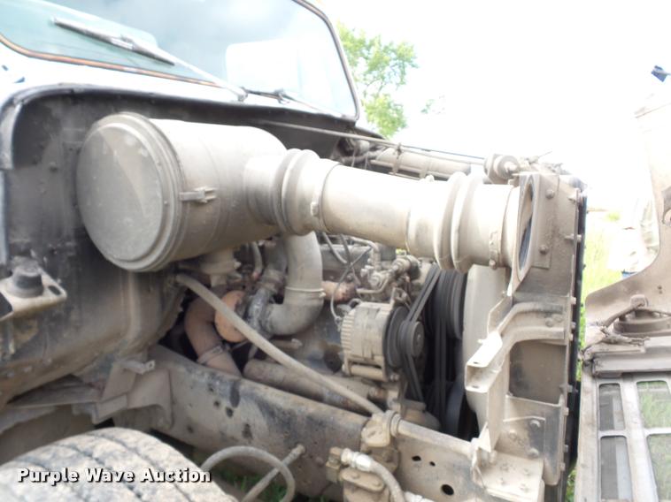 image for item BS9454 1980 International F1954 silage truck