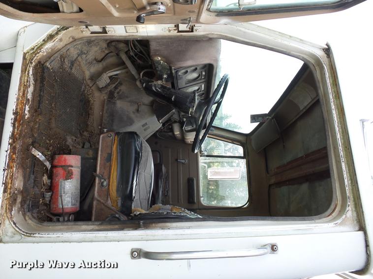 image for item BS9454 1980 International F1954 silage truck