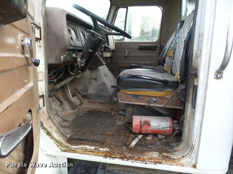 image for item BS9454 1980 International F1954 silage truck