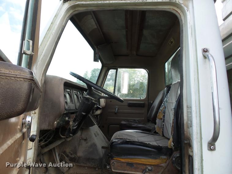 image for item BS9454 1980 International F1954 silage truck