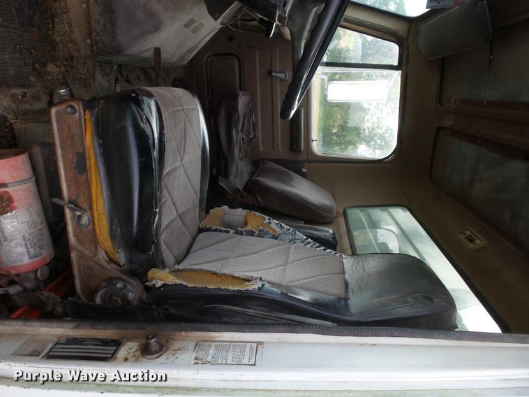 image for item BS9454 1980 International F1954 silage truck