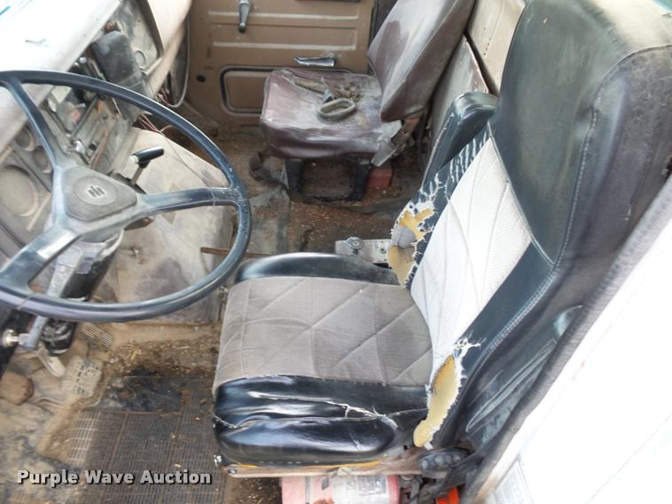 image for item BS9454 1980 International F1954 silage truck