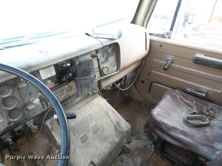 image for item BS9454 1980 International F1954 silage truck