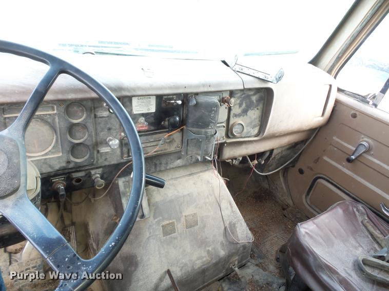 image for item BS9454 1980 International F1954 silage truck