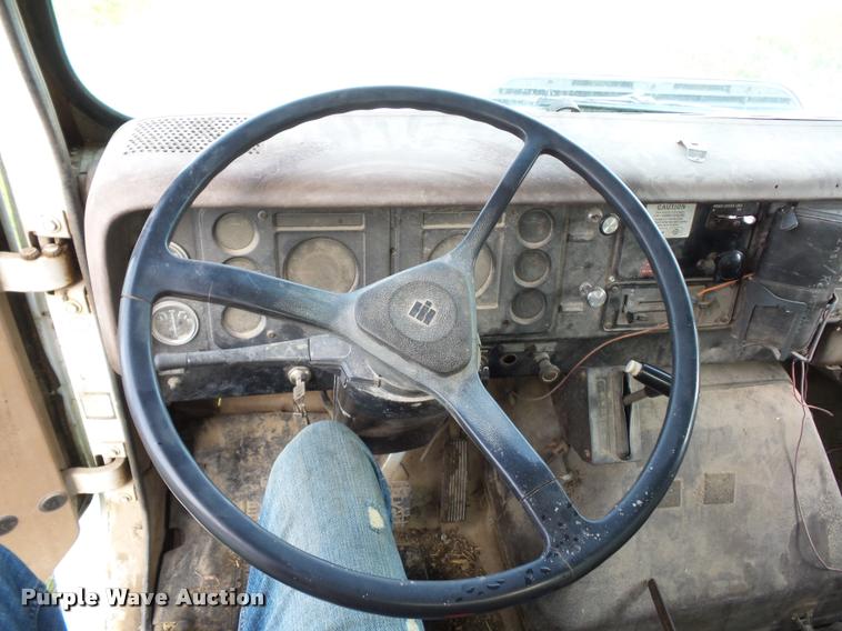 image for item BS9454 1980 International F1954 silage truck