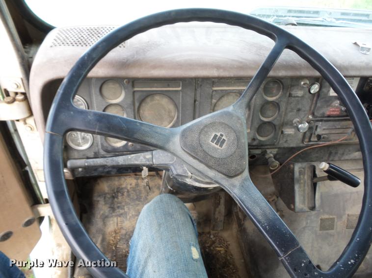 image for item BS9454 1980 International F1954 silage truck