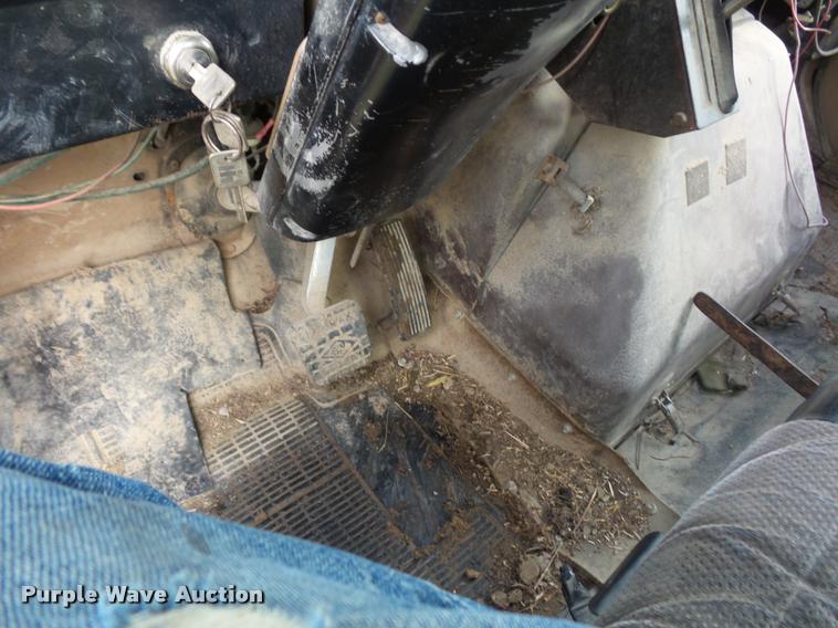 image for item BS9454 1980 International F1954 silage truck