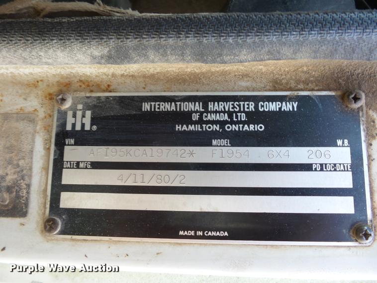 image for item BS9454 1980 International F1954 silage truck