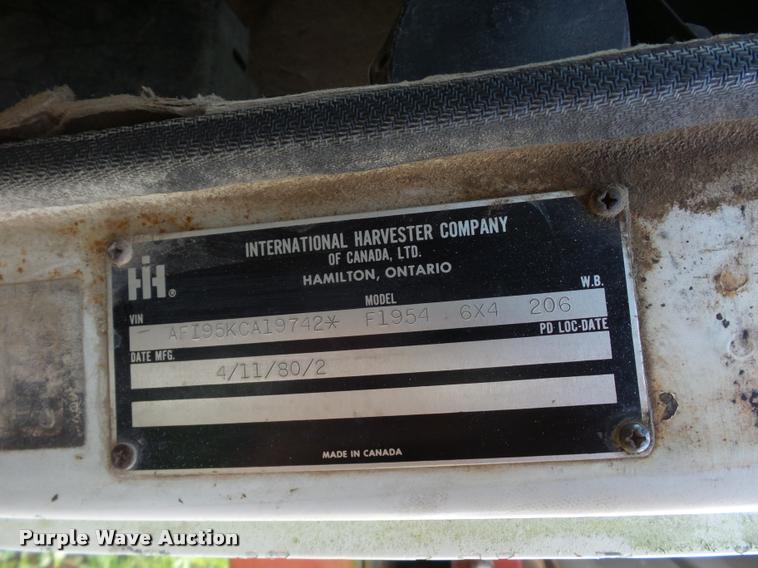 image for item BS9454 1980 International F1954 silage truck