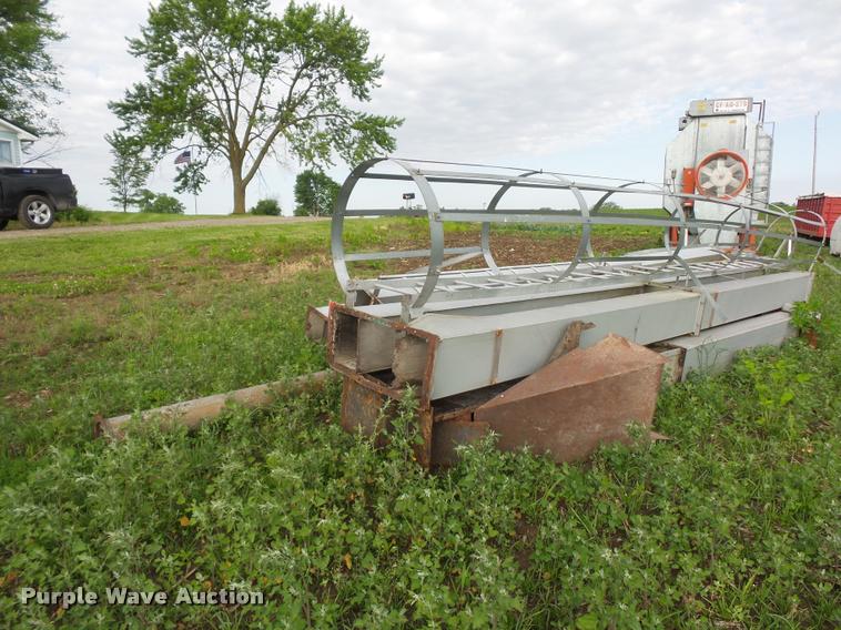 image for item BS9461 Clay grain leg