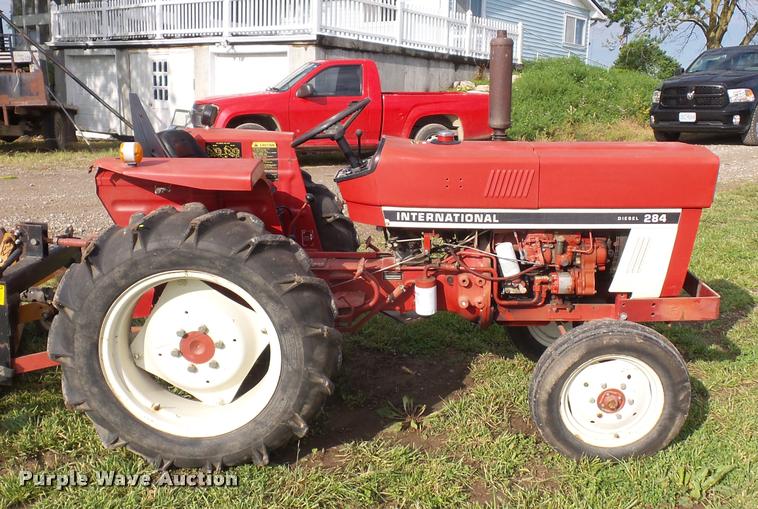 image for item BS9463 International 284 tractor