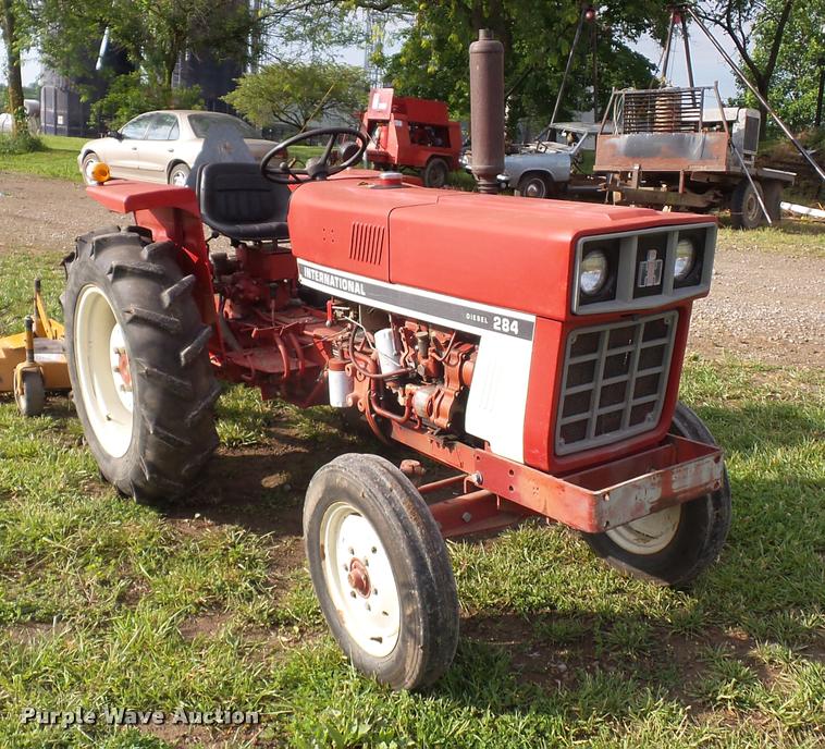 image for item BS9463 International 284 tractor