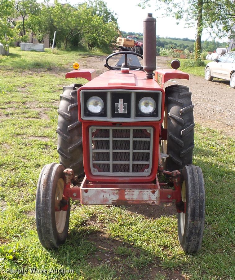 image for item BS9463 International 284 tractor
