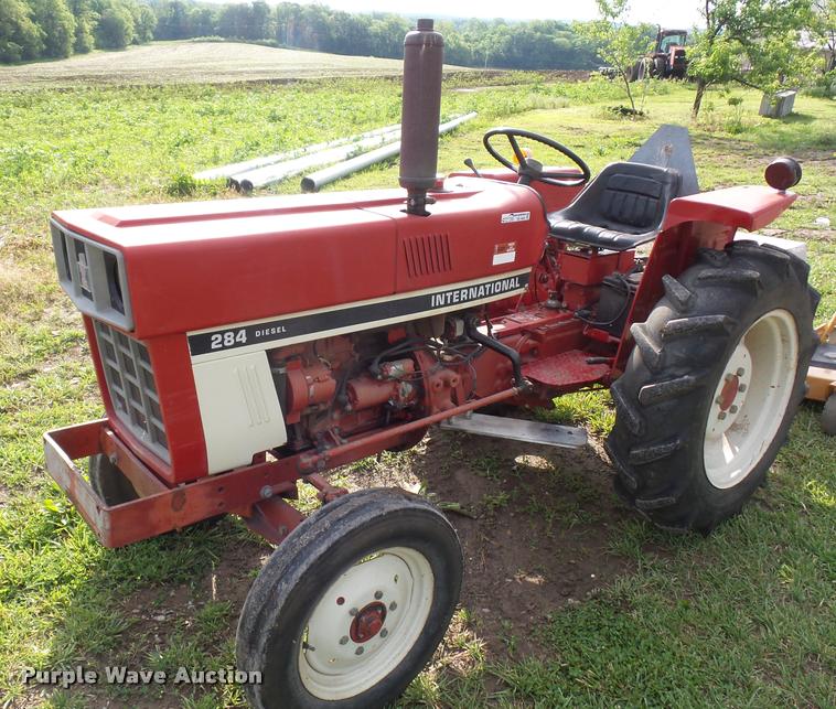 image for item BS9463 International 284 tractor
