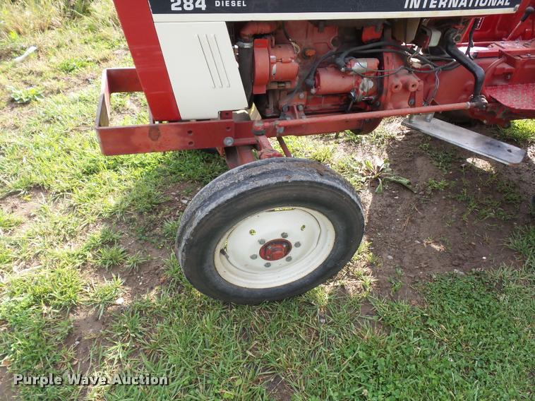 image for item BS9463 International 284 tractor