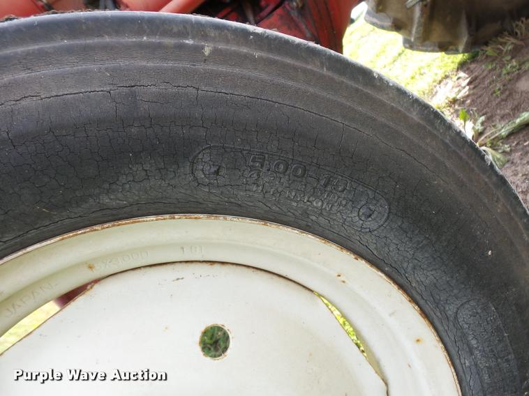 image for item BS9463 International 284 tractor