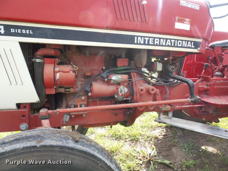 image for item BS9463 International 284 tractor