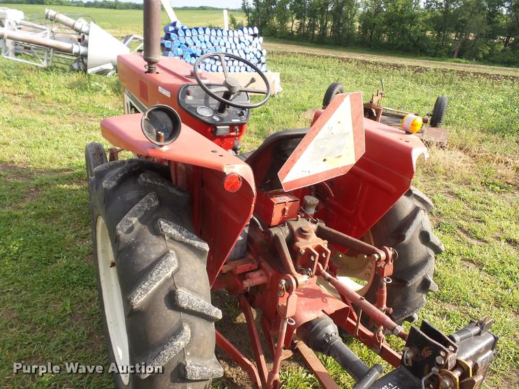 image for item BS9463 International 284 tractor
