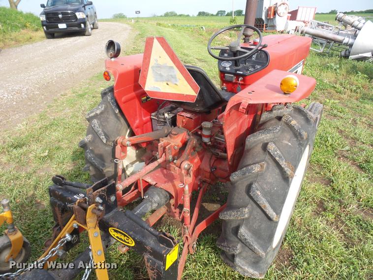 image for item BS9463 International 284 tractor