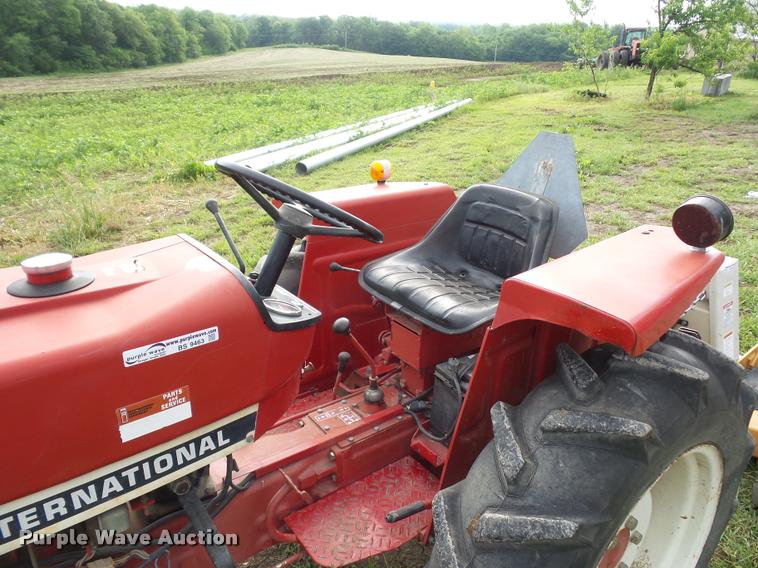 image for item BS9463 International 284 tractor