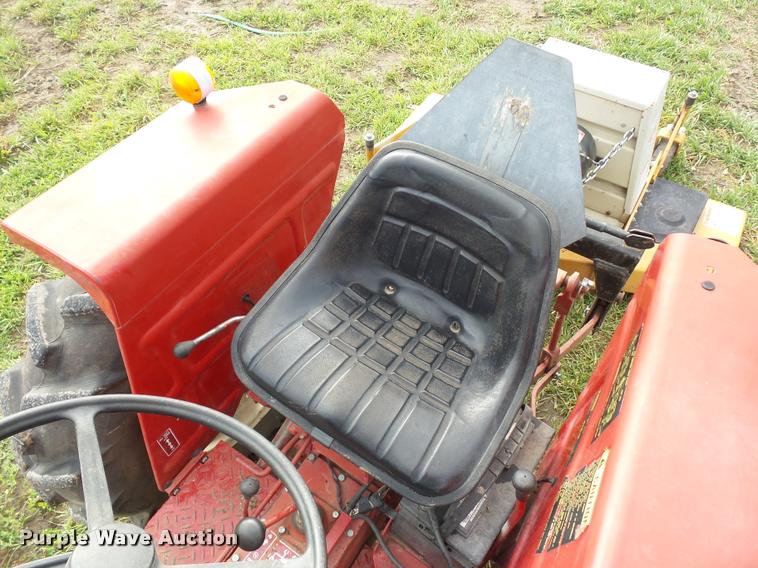 image for item BS9463 International 284 tractor