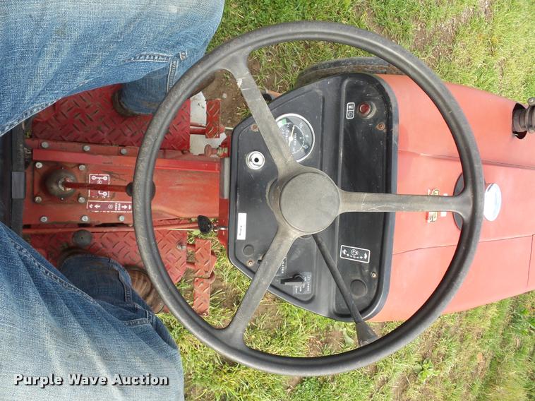 image for item BS9463 International 284 tractor