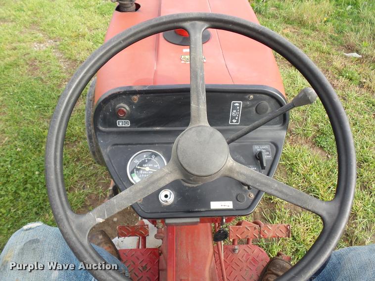 image for item BS9463 International 284 tractor