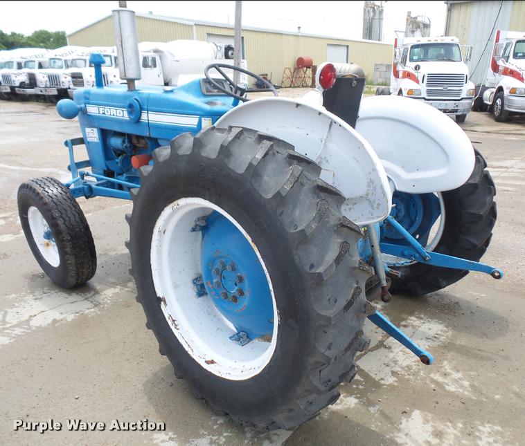 image for item DA6394 1971 Ford 2000 tractor
