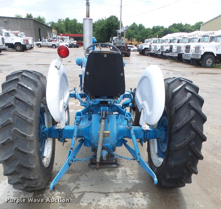 image for item DA6394 1971 Ford 2000 tractor