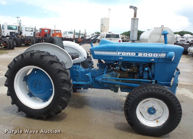 image for item DA6394 1971 Ford 2000 tractor