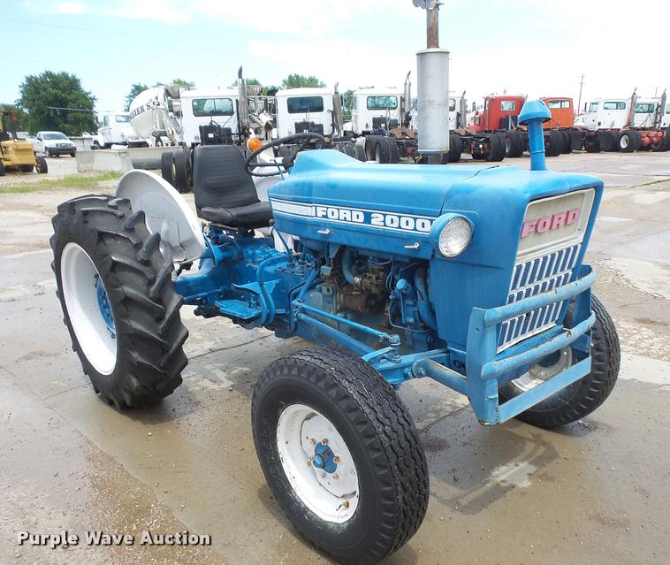 image for item DA6394 1971 Ford 2000 tractor