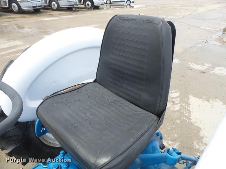 image for item DA6394 1971 Ford 2000 tractor