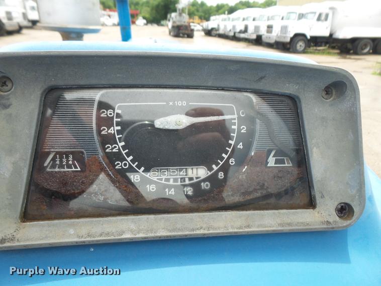 image for item DA6394 1971 Ford 2000 tractor