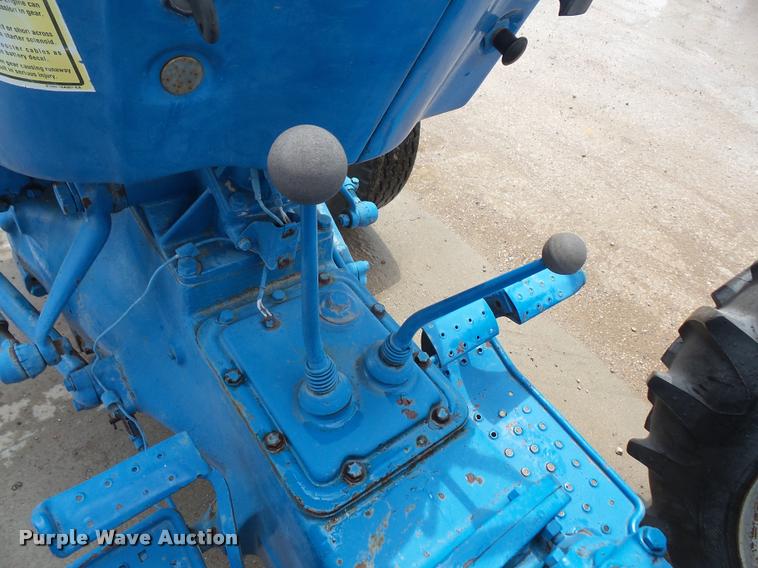 image for item DA6394 1971 Ford 2000 tractor