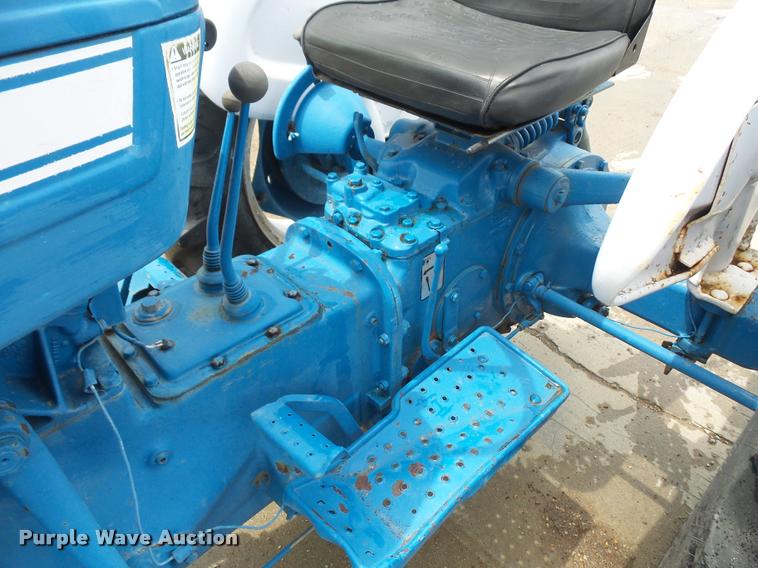 image for item DA6394 1971 Ford 2000 tractor