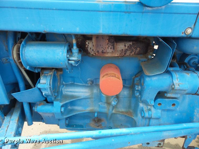 image for item DA6394 1971 Ford 2000 tractor