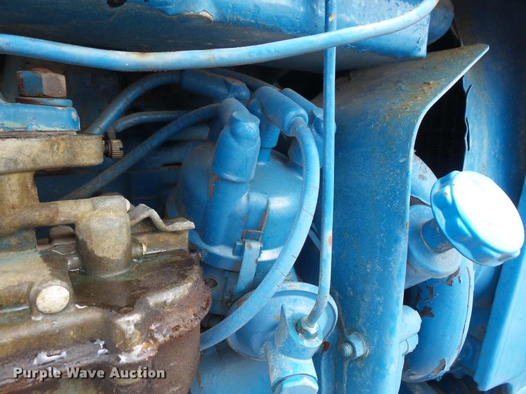 image for item DA6394 1971 Ford 2000 tractor