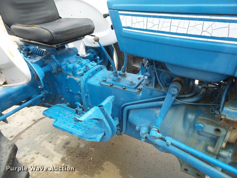image for item DA6394 1971 Ford 2000 tractor