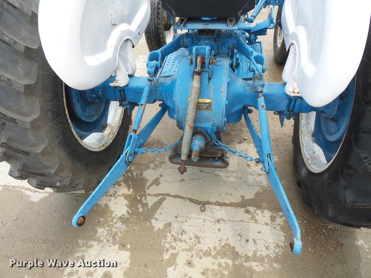 image for item DA6394 1971 Ford 2000 tractor