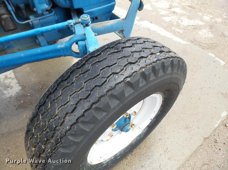 image for item DA6394 1971 Ford 2000 tractor