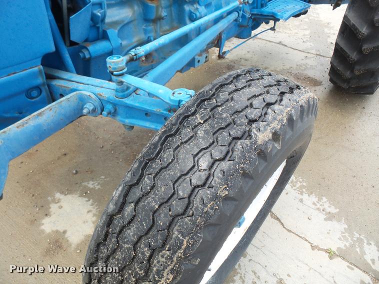 image for item DA6394 1971 Ford 2000 tractor