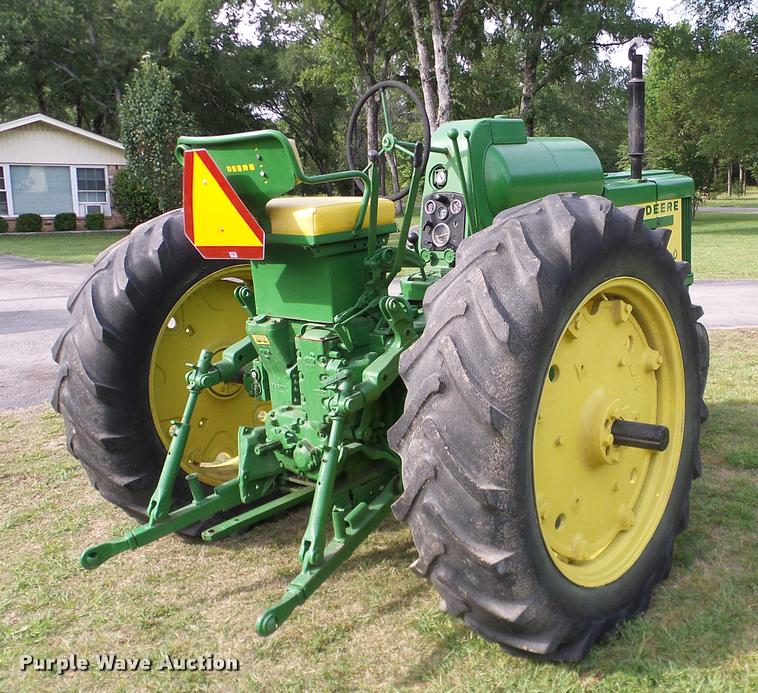 image for item DA6751 John Deere 520 tractor