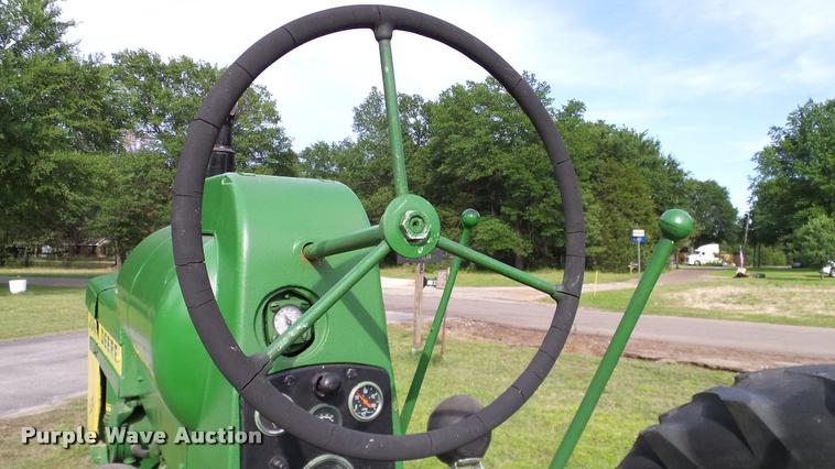 image for item DA6751 John Deere 520 tractor