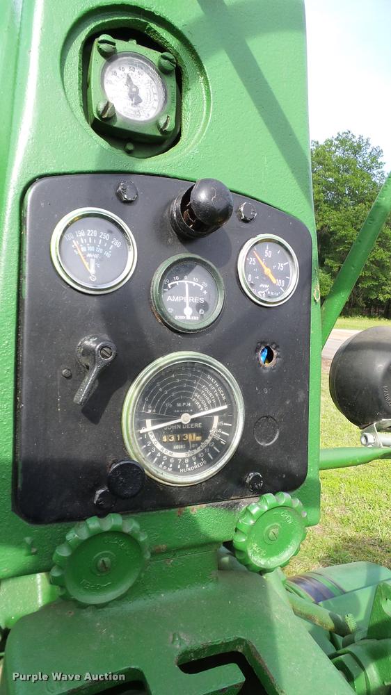 image for item DA6751 John Deere 520 tractor