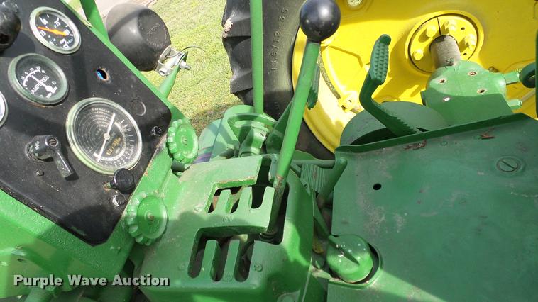 image for item DA6751 John Deere 520 tractor
