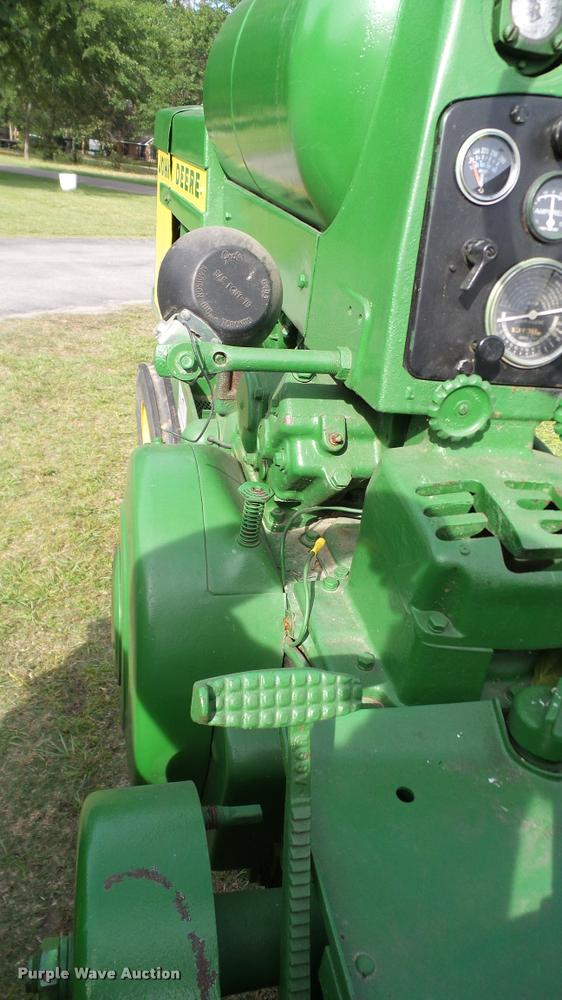 image for item DA6751 John Deere 520 tractor