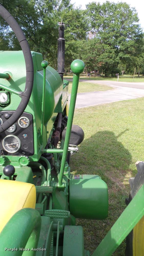 image for item DA6751 John Deere 520 tractor